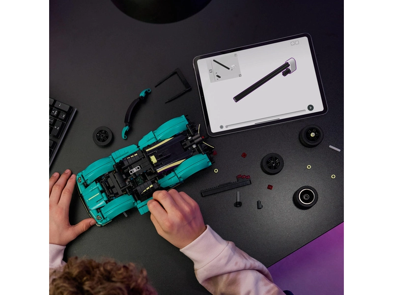 LEGO Technic - Aston Martin Valkyrie