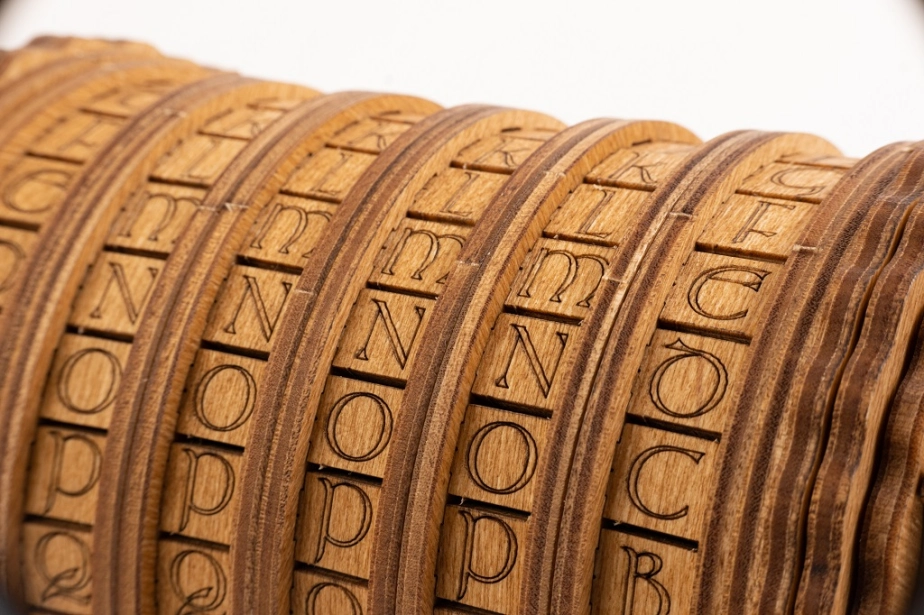 EscapeWelt Drevený hlavolam Cryptex – poškodený obal