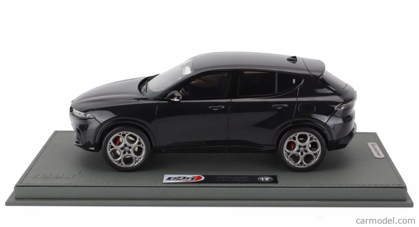 Bbr-models Alfa romeo Tonale Veloce Plug-in Hybrid 2023 - Con Vetrina - S vitrínou 1:18 Nero Alfa - Black