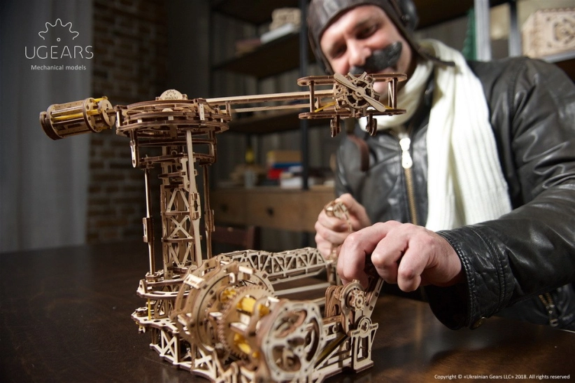 Ugears 3D drevené mechanické puzzle lietajúce stroje