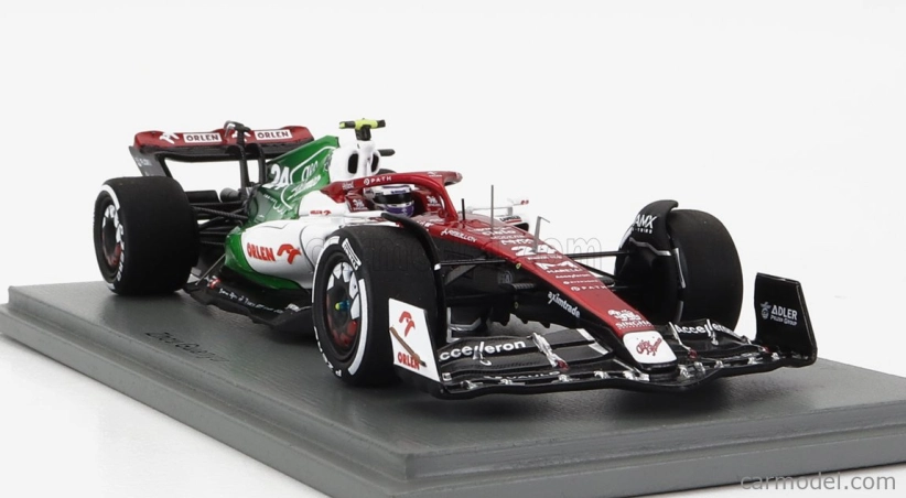 Iskrový model Alfa romeo F1 C42 Team Orlen Racing N 24 Azerbaijan Gp 2022 Guanyu Zhou 1:43 Biela červená zelená
