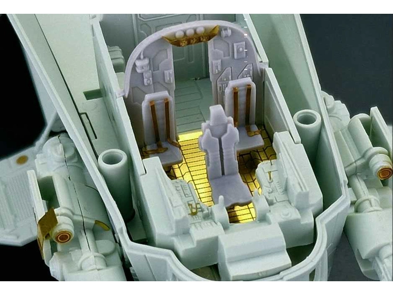 Revell SW – The Mandalorian: Razor Crest Platinum Edition (1:72) (darčeková súprava)