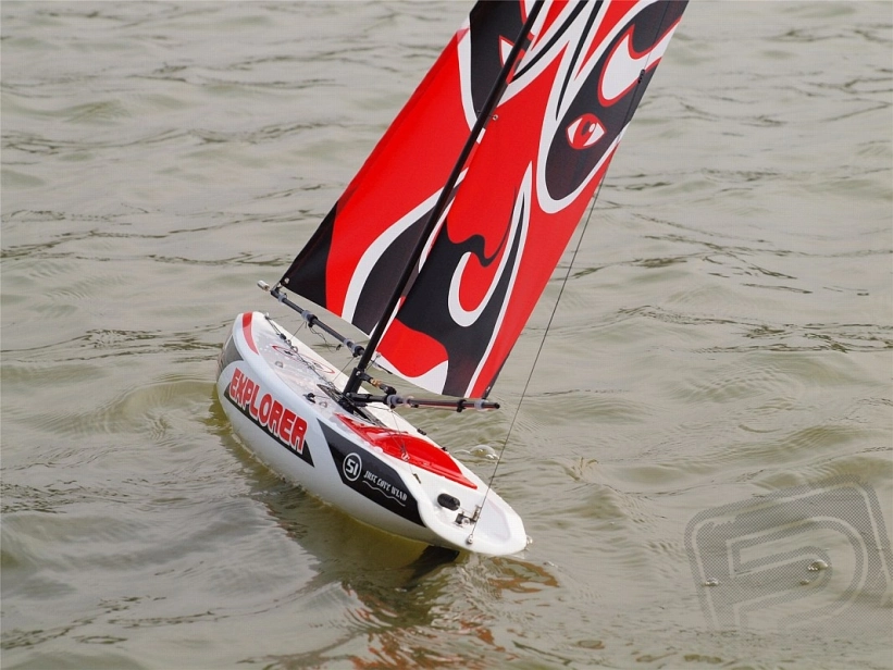 RC plachetnica Explorer