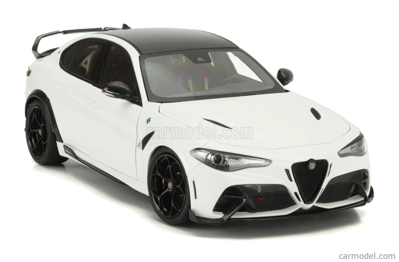 Motorhelix Alfa romeo Giulia Gtam With Engine And Accessories 2021 1:18 Bílá