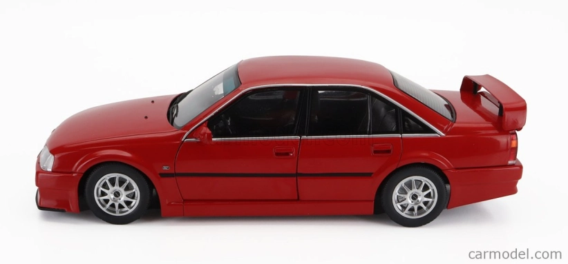 Solido Opel Omega 3.0 24v 1990 1:18 čierna