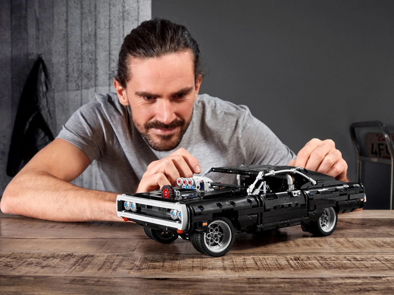 LEGO Technic – Domov Dodge Charger
