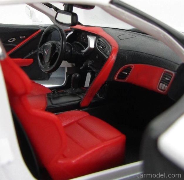 Maisto Chevrolet Corvette Z51 Coupe Stingray 2014 1:18 biela