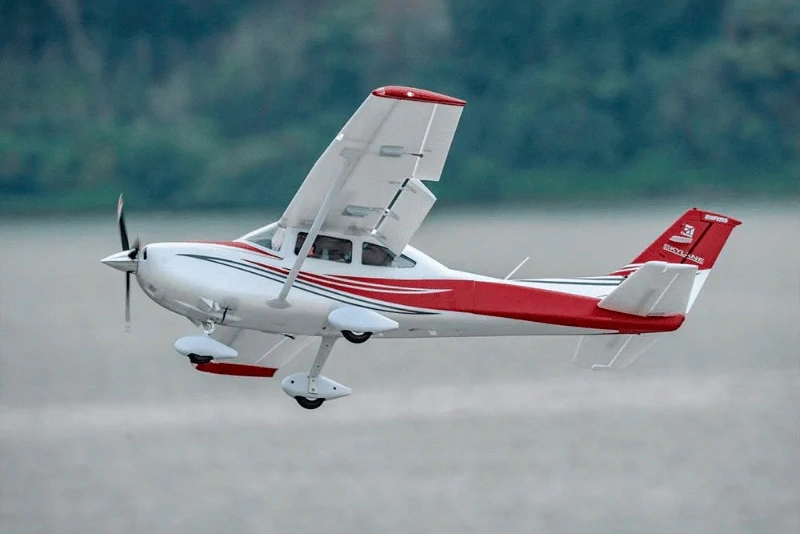 RC letadlo 1500mm Cessna 182 PNP, červená