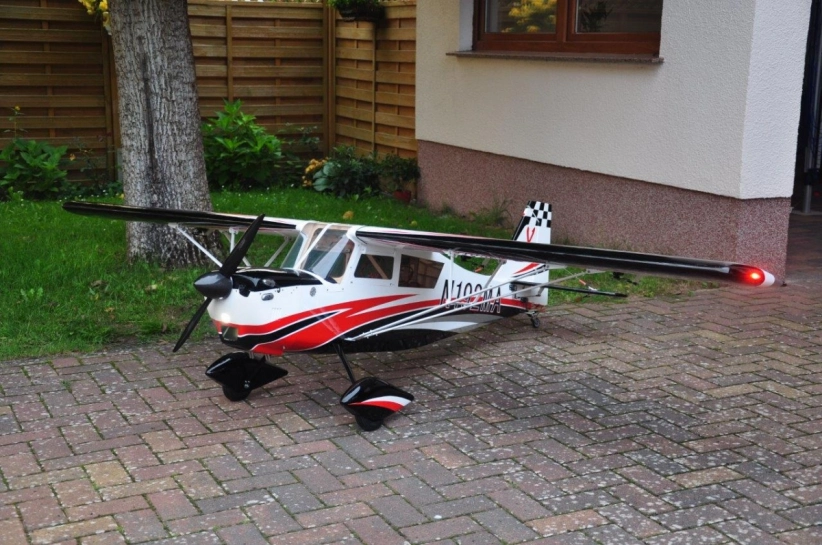 150" stupnica Decathlon 40% (3 810 mm) 100ccm (biela/čierna/červená)