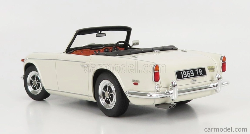 Modely v mierke Cult-scale Triumph Tr5 Spider 1967 1:18 Biela
