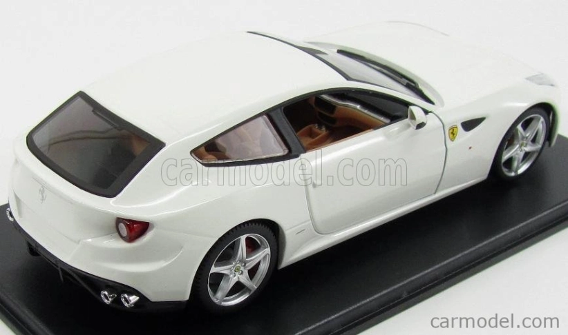 Edicola Ferrari Ff (Ferrari Four) 2011 - Con Vetrina - S vitrínou 1:24 biela
