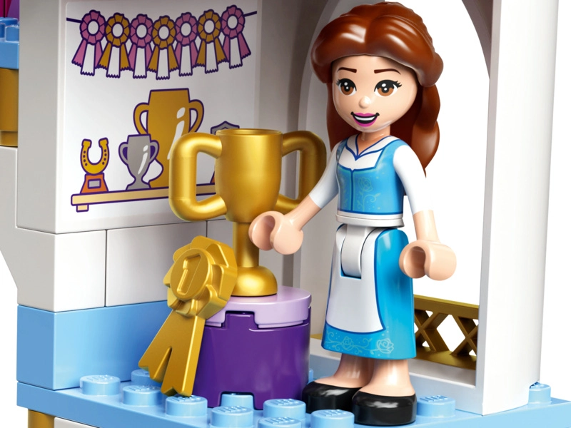 LEGO Disney Princess – Kráľovské stajne Krásky a Lociky