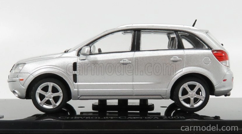Edicola Chevrolet Captiva 2008 - Opel 1:43 strieborná