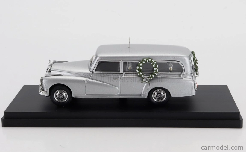 Rio-models Mercedes Benz 300d Hearse - Carro Funebre - Pohrebné auto 1960 1:43 Strieborná