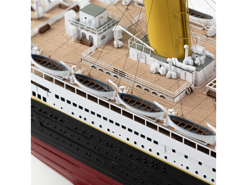 AMATI R.M.S. Titanic 1:250 kit