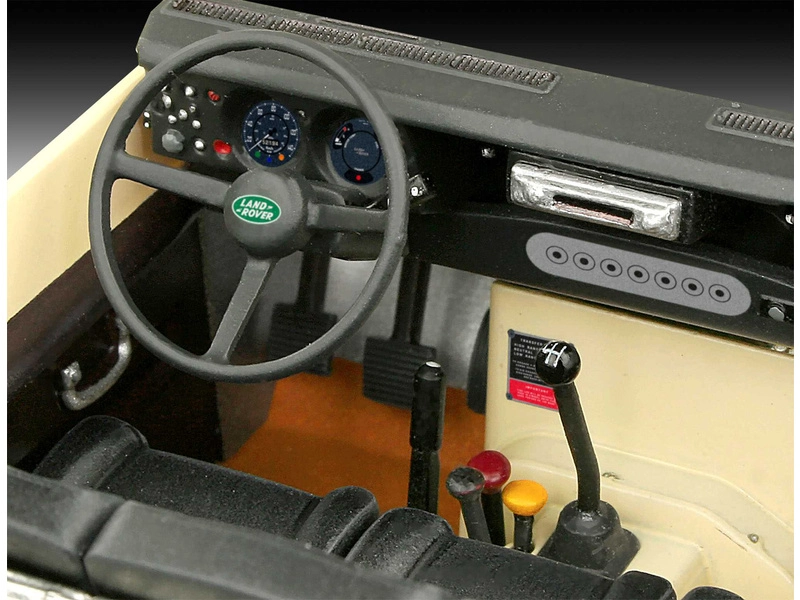 Revell Land Rover Series III LWB Commercial (1:24) (súprava)