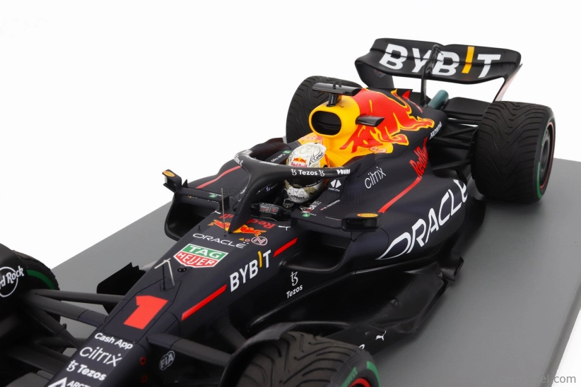 Spark-model Red bull F1 Rb18 Team Oracle Red Bull Racing N 1 World Champion Winner Japan Gp With Pit Board 2022 Max Verstappen 1:12 Matte Blue Yellow Red