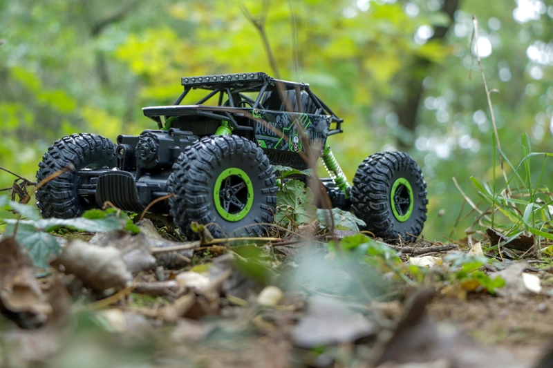 RC auto Conqueror 1:18, zelená