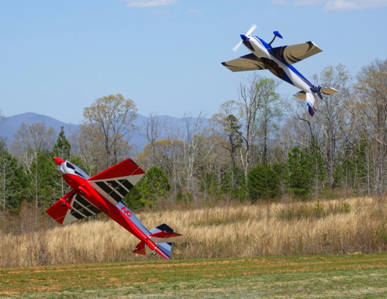 RC letadlo 60" Extra NG 1,52m, červená/stříbrná