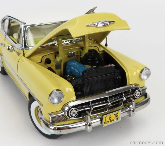 Sun-star Chevrolet Bel Air Coupe 1953 1:18 Žlutá Bílá