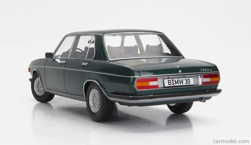BMW 3.0s E3 Mkii 1971 v mierke 1:18, tmavo zelená