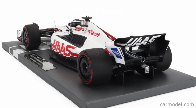 Minichamps Haas F1 Vf-22 Team Haas N 20 Pole Position Brazilian Gp 2022 Kevin Magnussen 1:18 Bílá Černá Červená