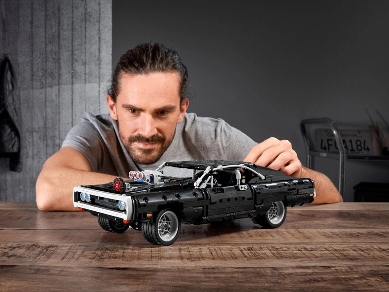 LEGO Technic – Domov Dodge Charger