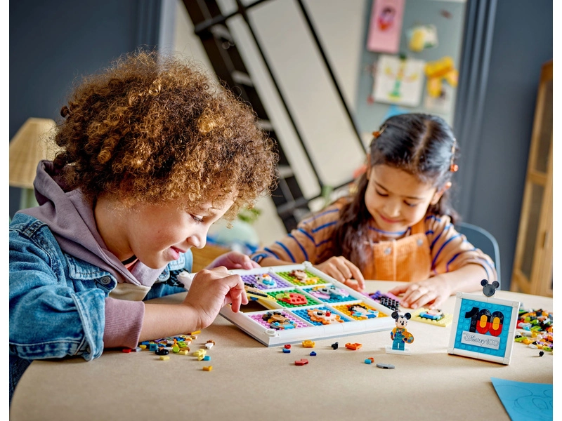 LEGO Disney - 100 rokov obľúbených animovaných postavičiek Disney