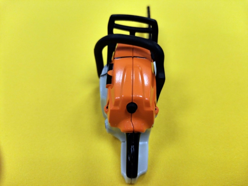 Model motorovej píly Stihl so zvukom 1:10