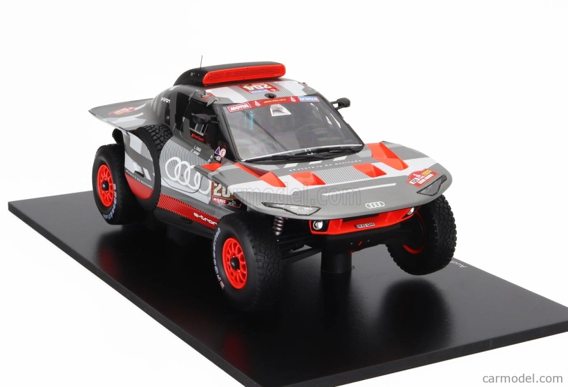 Spark-model Audi Rs Q E-tron E2 Team Audi Sport N 204 Winner Rally Dakar 2024 Carlos Sainz - Lucas Cruz 1:18 Šedá Stříbrná Černá