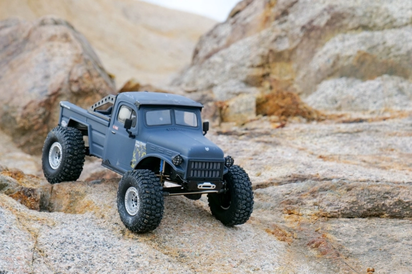 RC auto CHALLENGER PRO 1/10 sada 2,4GHz, šedá
