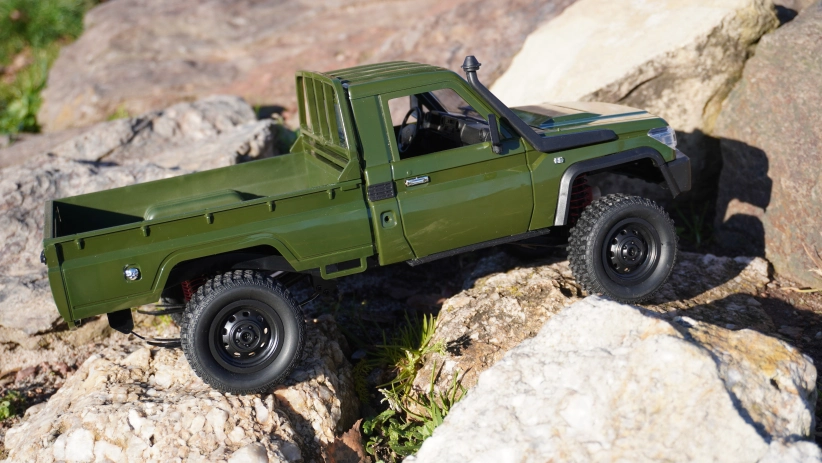 RC auto Land Cruiser Toyota, zelená