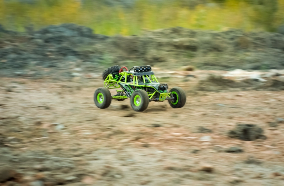 BAZAR - RC auto Písečná buggy Across + náhradní baterie