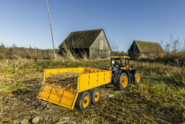 RC traktor JCB Fastrac 4200 s valníkom