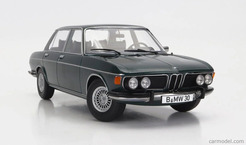BMW 3.0s E3 Mkii 1971 v mierke 1:18, tmavo zelená