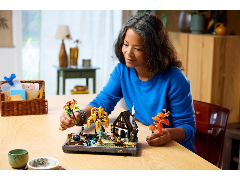 LEGO Icons - Chata a podzimní zahrada