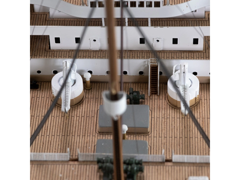 AMATI R.M.S. Titanic 1:250 kit