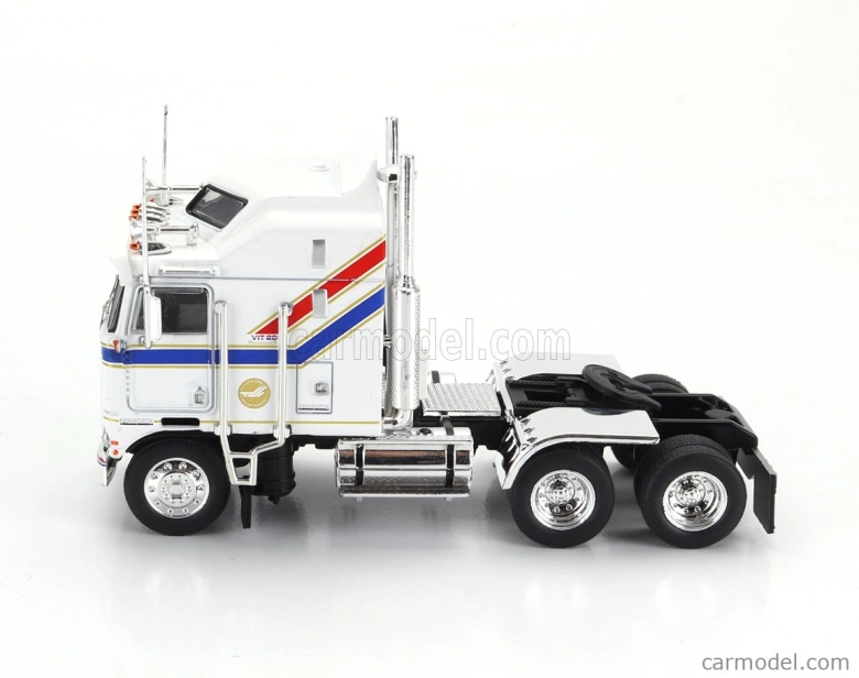 Ixo-models Kenworth K100 Aerodyne Tractor Truck 3-assi 1976 1:64 Bílá
