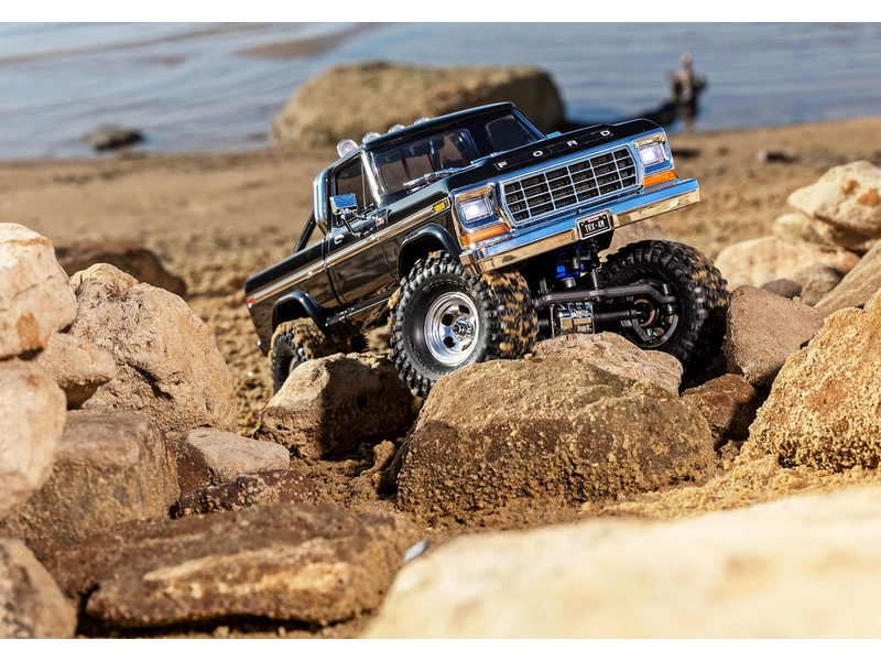 ROZBALENÉ – RC auto Traxxas TRX4-M Ford F-150 1979 1:18 RTR, čierne