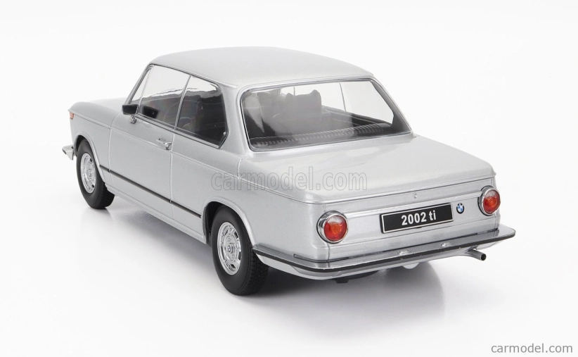 BMW 2002ti radu 1 1971 v mierke 1:18 strieborná