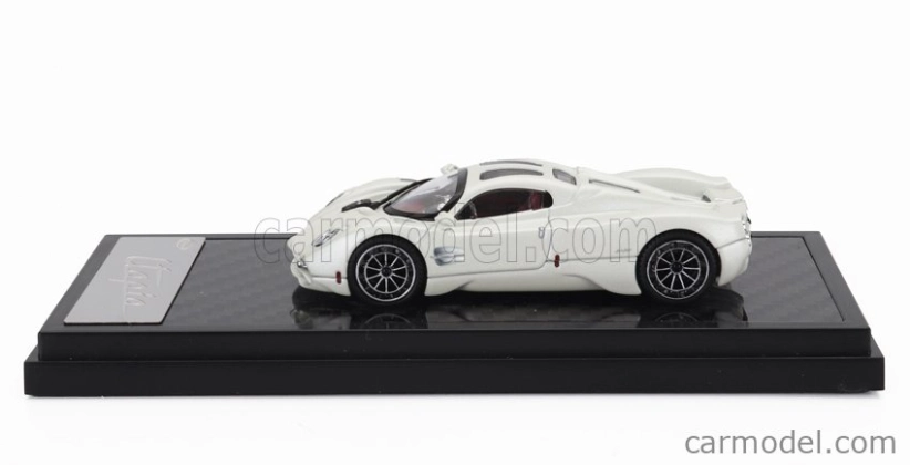 LCD model Pagani Utopia 2022 1:64 biely