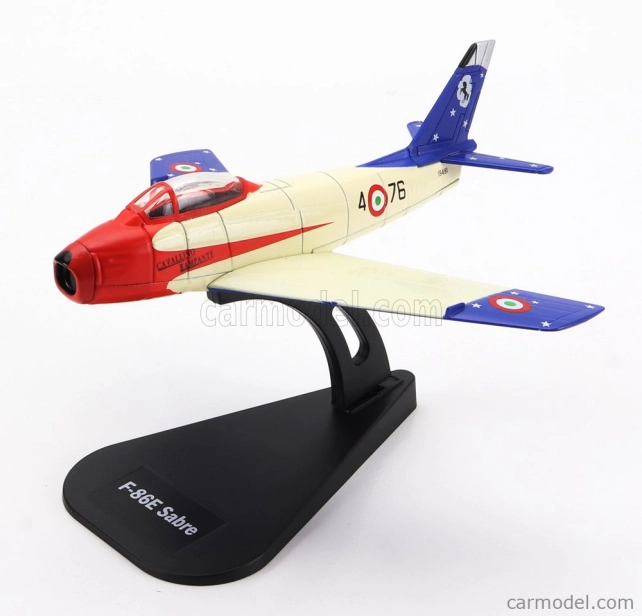 Vojenské lietadlo Italeri North American F-86e Sabre 1961 1:100 krémová červená modrá