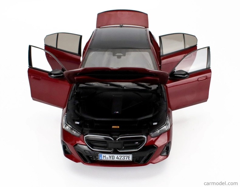 Minichamps BMW 5-series I5 M50 (g60) 2023 1:18 Rosso Fuoco - Červený Met