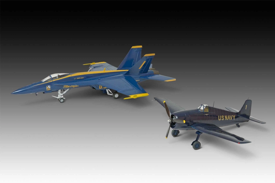 Gift-Set letadla 05613 - F/A-18E & Hellcat (Blue Angels) (80th Anniversary) (1:72)
