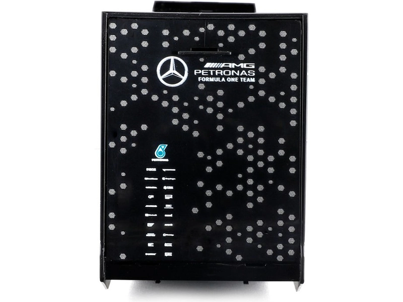 Bburago Mercedes-AMG Petronas W15 (2024) 1:43 #63 Russell, ťahač
