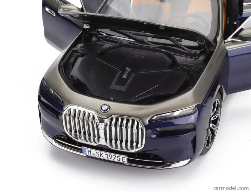 Minichamps BMW radu 7 I7 Xdrive60 2023 1:18 modrá strieborná