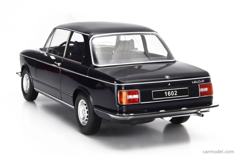 BMW 1602 radu 2 1974 v mierke 1:12 tmavo modrá