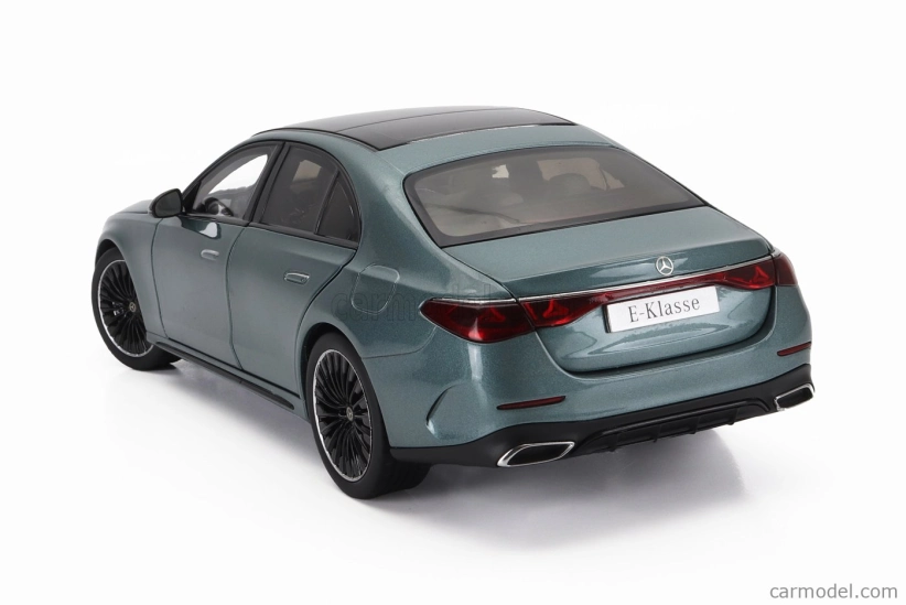 Mercedes benz triedy E (w214) Amg Line 2024 v mierke I 1:18 Veľmi svetlá zelená met.