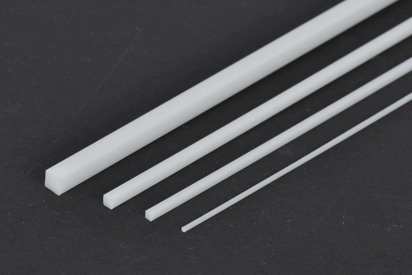 108/70130 Profil Plast 3 mm "Hranol", 40cm, 10ks