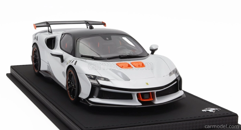 Bbr-models Ferrari Sf90 Xx Stradale 2024 - Con Vetrina - S vitrínou 1:18 Bianco Artico - White Met Orange Black